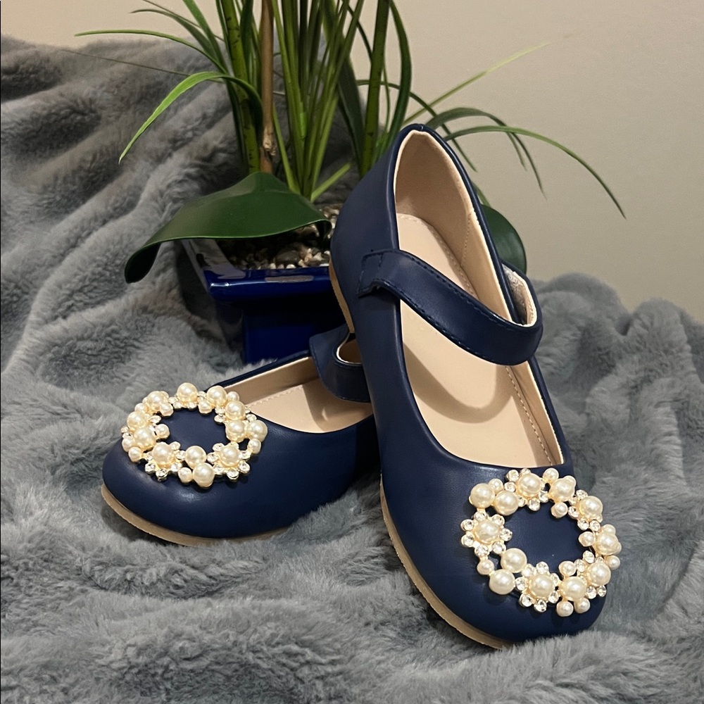 Coutgo Toddler Dress Shoes with Pearl Accents NIB retail $40